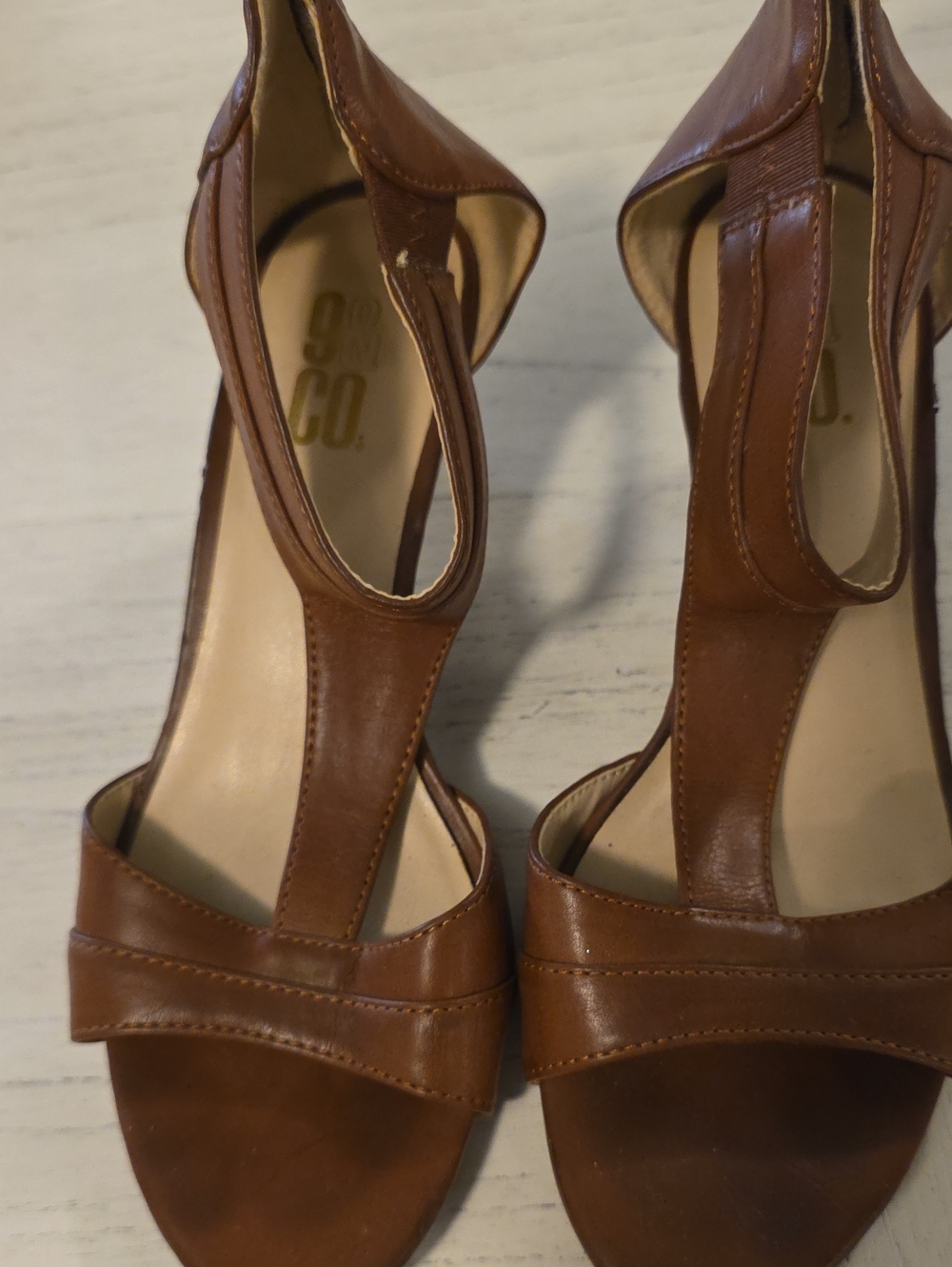 9&Co Women's Brown T-Strap Sandals